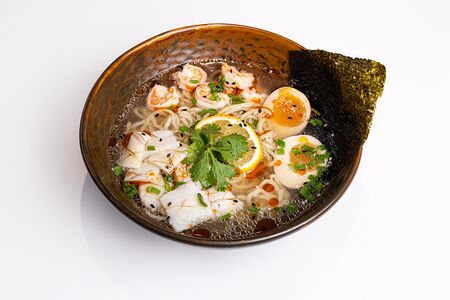 Рамен креветка и кальмар