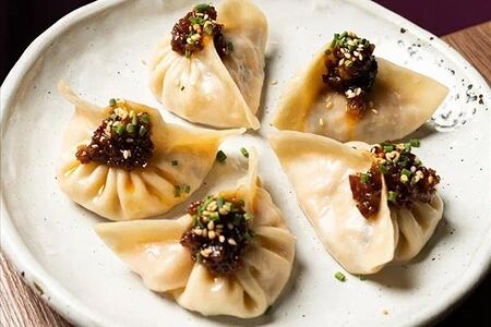 Дамплинги с крабом и окунем