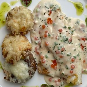 Дорадо в икорном соусе с беби-картофелем