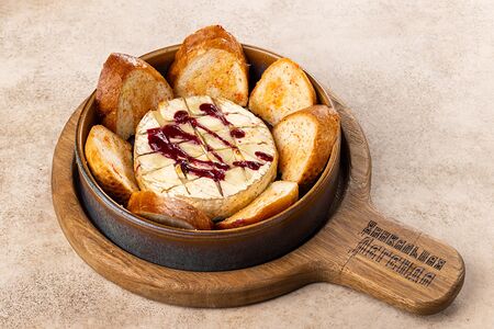 Запечённый сыр Камамбер