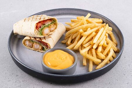 Японская шаверма с креветкой и картофелем фри