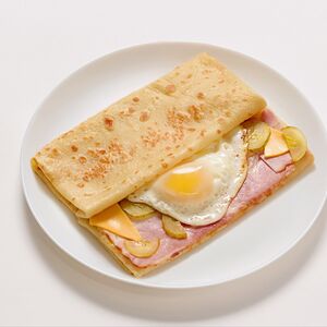 Блин с яйцом и беконом