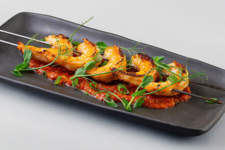 Шашлык из креветок с печеными перцами 
