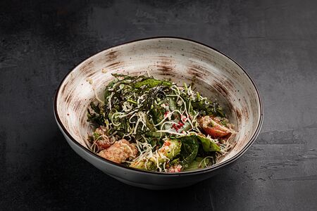 Салат из красной рыбы и киноа