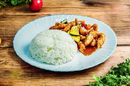 E4 Рис с курицей в кисло-сладком соусе