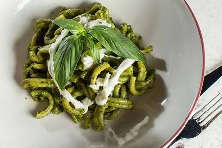 Паста с песто и страчателлой