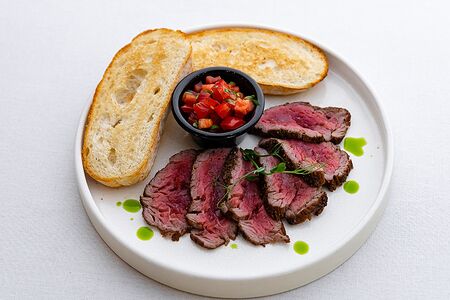  Ростбиф с сальсой из томатов