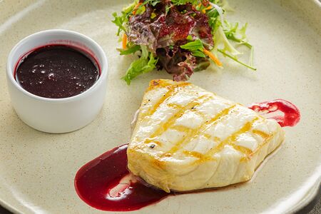 Стейк из осетра с соусом вишневый квас