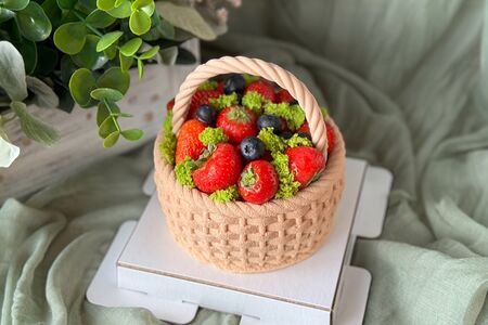 Муссовый торт Лукошко с ягодами