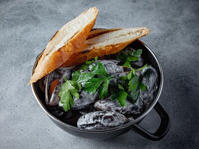 Мидии в чесночной сметане