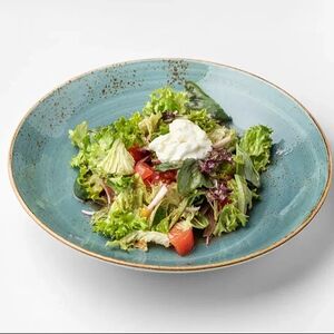 С томатами, страчателлой и кизиловым соусом