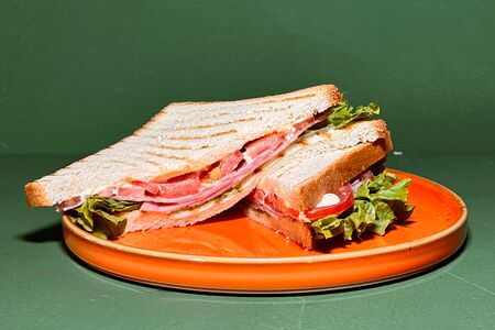 Сэндвич с ветчиной