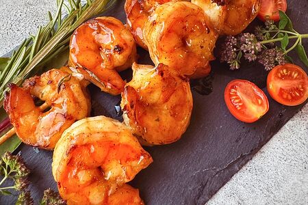 Шашлычок из креветок в соусе манго-чили