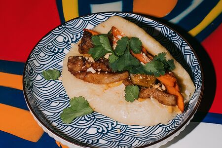 Бао-бургер со свининой и бататом