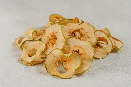 Яблочные чипсы