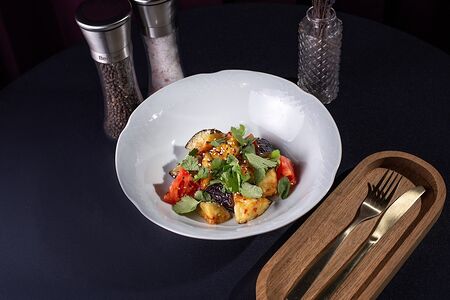 Салат с хрустящими баклажанами