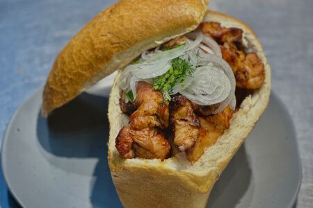 Свиной шашлык в хлебе