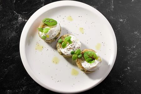 Сырники со шпинатом и моцареллой