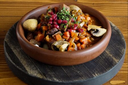 Томлённые телятина с пюре и сулугуни