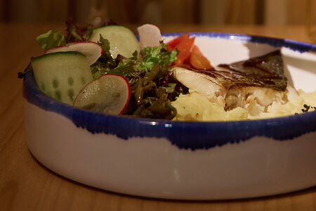 Муксун с печеным перцем и картофельным пюре