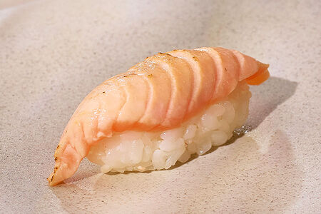 Суши опаленный лосось