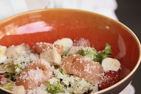 Цезарь со слабосоленым лососем