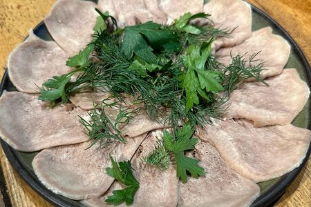 Отварной язык