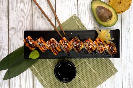 Запеченный ролл с угрём spicy