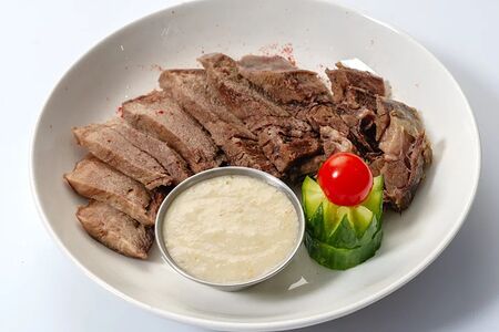 Язык говяжий отварной