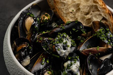 Мидии в сливочно-сырном соусе 