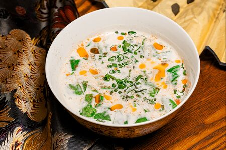 Сливочный суп с вонтонами