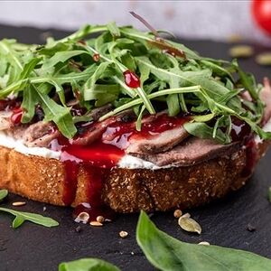 Брускетта с уткой