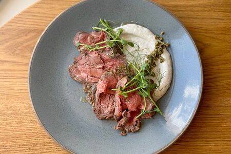 Вителло тоннато с ростбифом