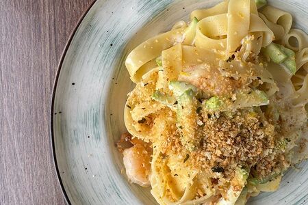 Паста с креветками и лаймом