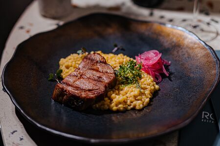 Стейк из свинины с птитимом