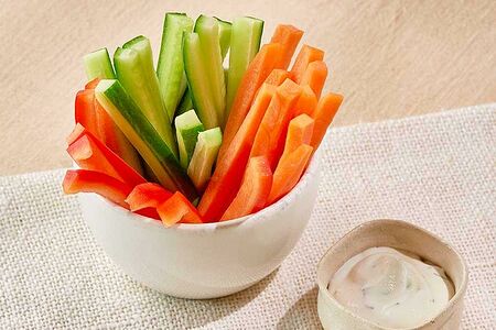 Овощная соломка с сырным соусом