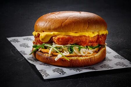 Бургер с крабовой котлетой