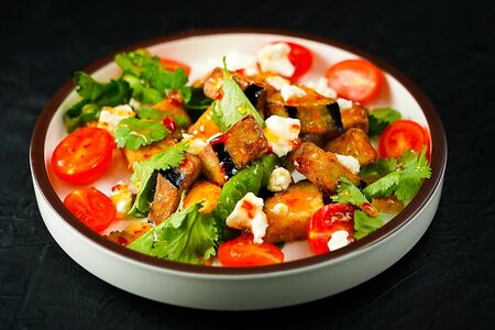 Салат с хрустящими баклажанами