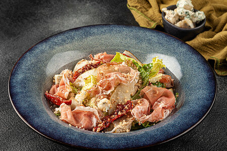 Салат с пармой