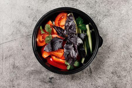 Ассорти из свежих овощей и зелени