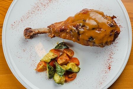 Ножка индейки в горчичном соусе