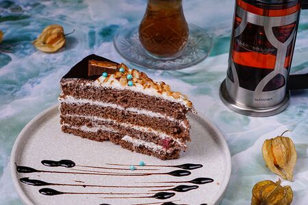 Бисквит со Сникерсом