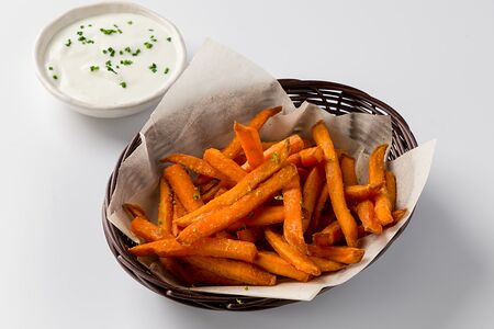 Батат фри с соусом йогурт-лайм