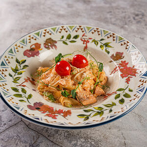 Феттучини с лососем и креветками