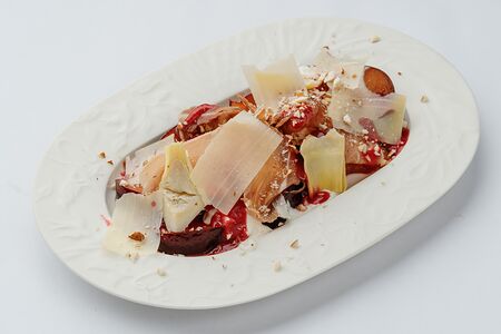 Карпаччо из сливы с пармой и страчателлой