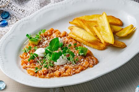 Тартар из лосося с муссом из пармезана и соусом кокосовый унаги