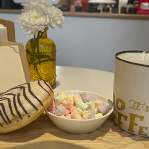 Какао с маршмеллоу и донатс нежный