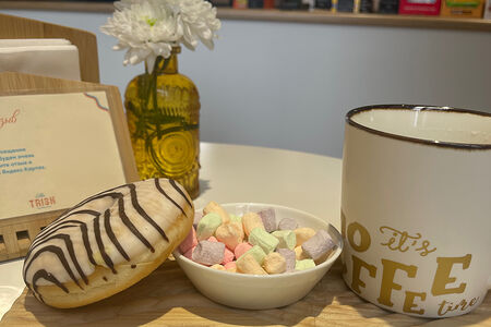 Какао с маршмеллоу и донатс нежный