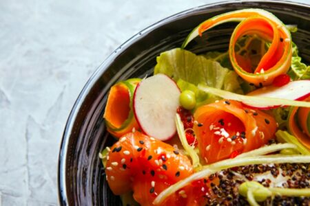 Поке с лососем и авокадо