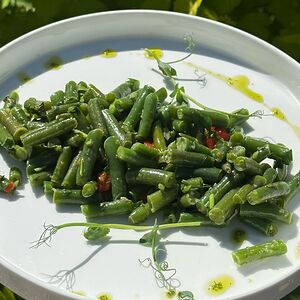 Фасоль стручковая с кинзой